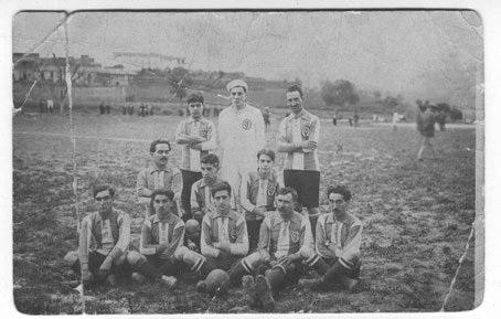 1917,-Equip-de-Futbol-de-Tremp-Fons-Familia-Sastre-Canal
