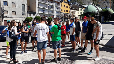 24 joves recuperen camins històrics a l’Alta Ribagorça